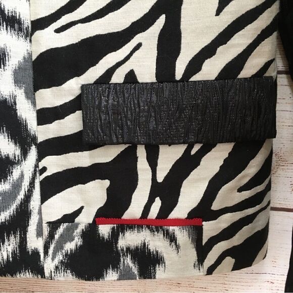 CHICOS BLAZER IN ZEBRA PRINT - Picture 7 of 9